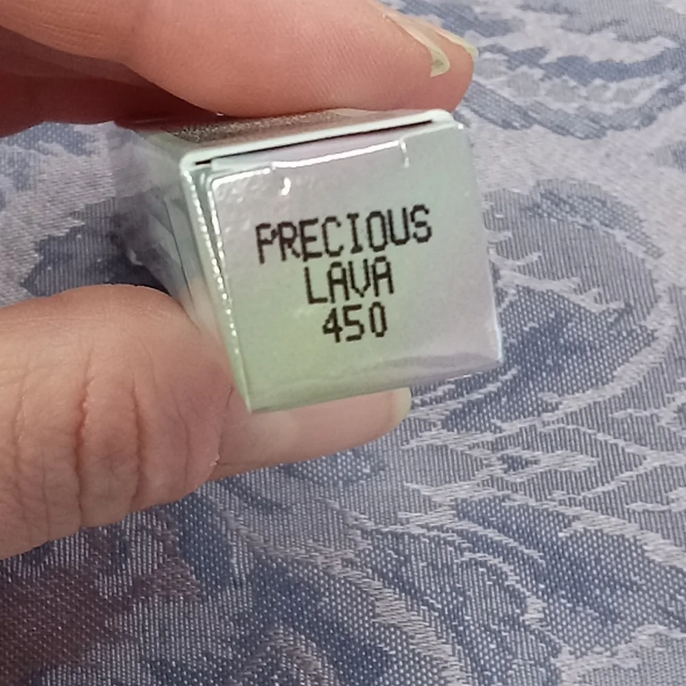 New MAYBELLINE Brilliant Eyes Loquid Shadow